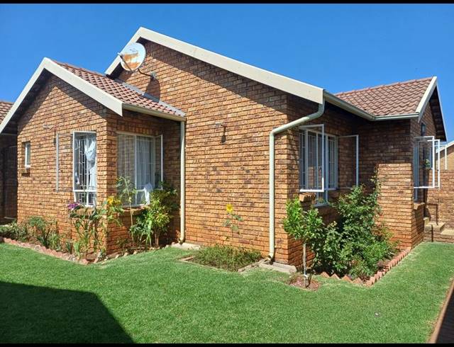 2 BEDROOM TOWNHOUSE FOR SALE IN ELDORAIGNE